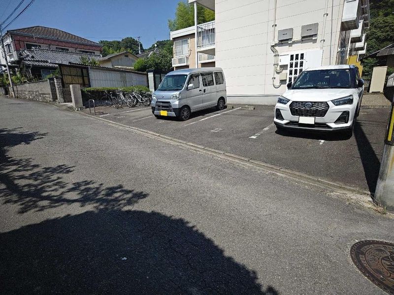 レオパレスシェルフィード山越 駐車場
