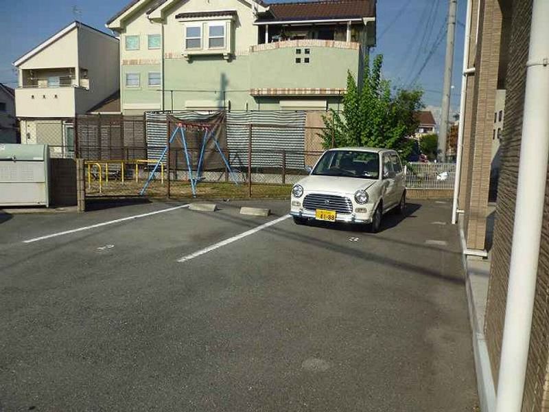 レオパレスイーストカサギ 駐車場