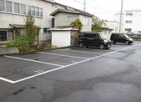 レオパレス春日 駐車場