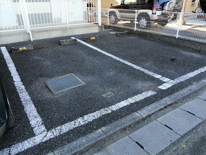 レオパレスエスト大利根 駐車場