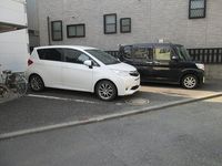 レオパレスエミ 駐車場