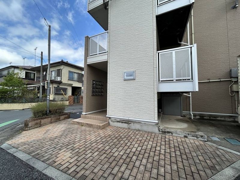 レオパレスウイング北坂戸 エントランス