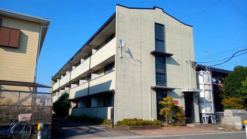 レオパレスカサベルデ 外観