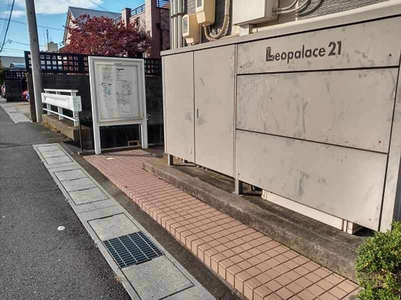 レオパレスグリーンパーク エントランス