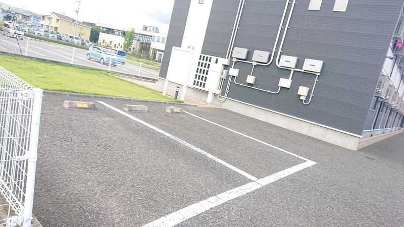 レオネクストグッド　ハッシー 駐車場