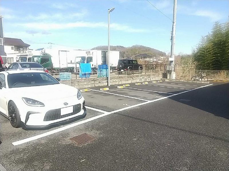 クレイノＴ　ヴィルヌーブⅥ 駐車場