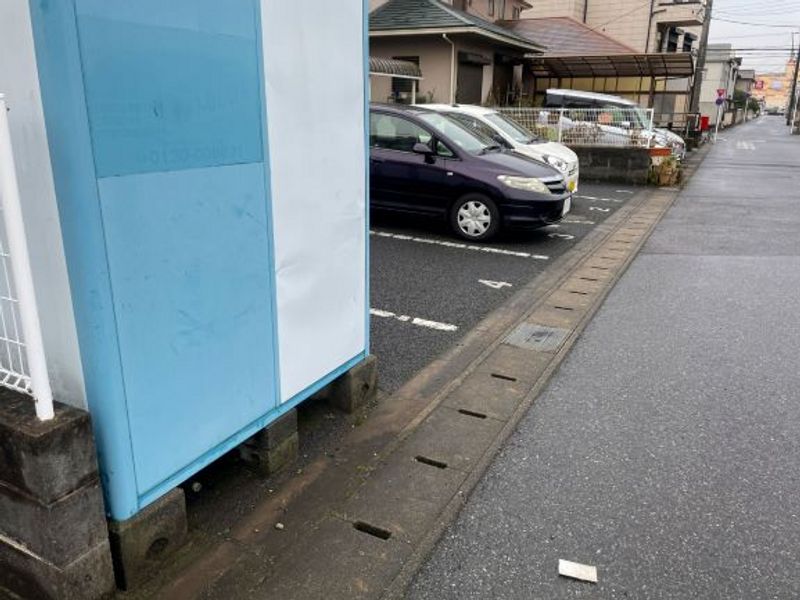レオパレスコンフォート稲荷町 駐車場