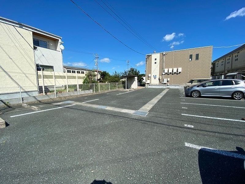レオネクストＨＩＧＨＷＯＯＤⅠ 駐車場