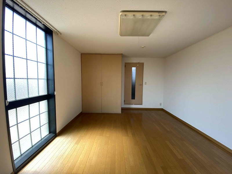 レオパレスラポール 居間