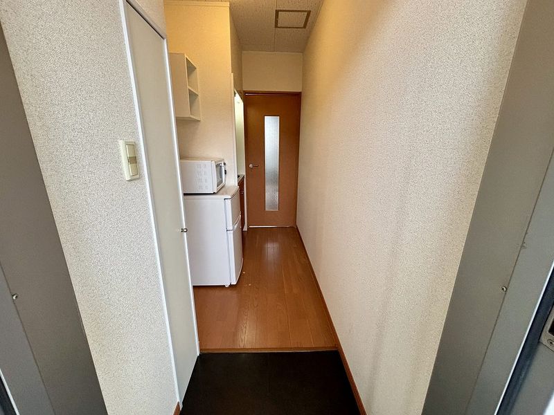 レオパレスエレガンス 玄関