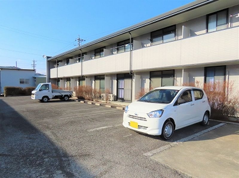 レオパレスファーストステージＳ 駐車場