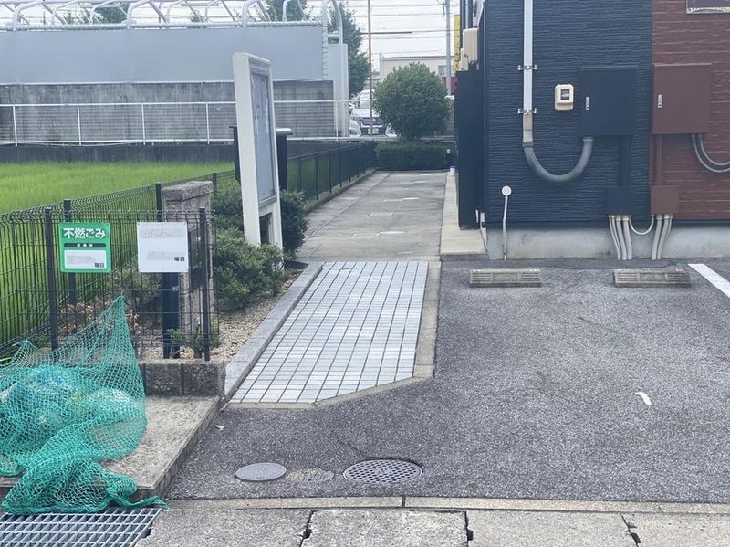 レオパレスプチクローバー エントランス