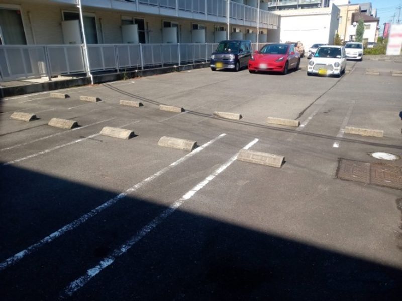 レオパレスアウル 駐車場