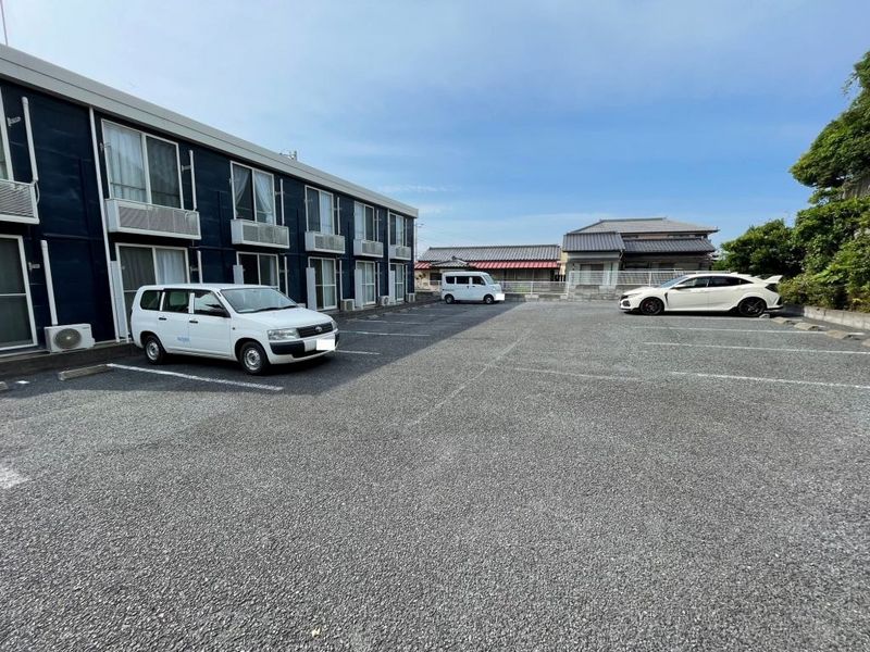 レオパレスプレミール 駐車場