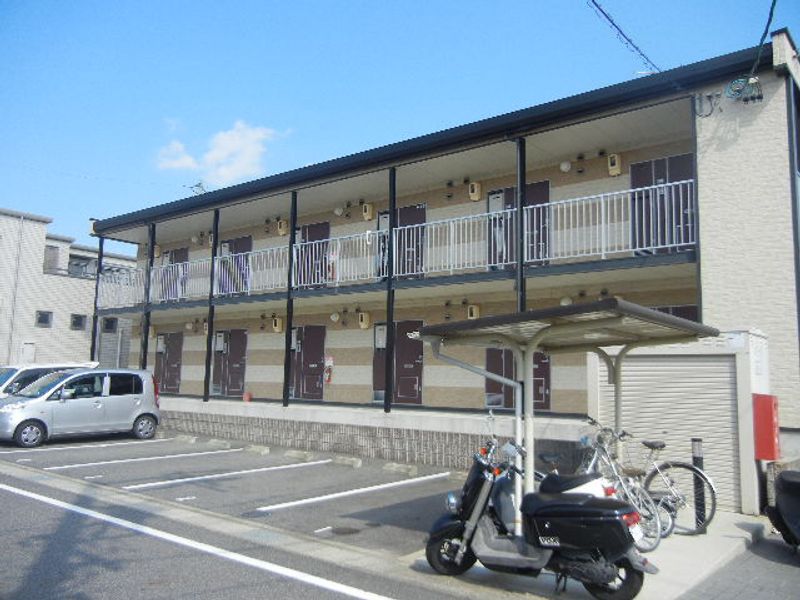 レオパレスアムール 駐車場