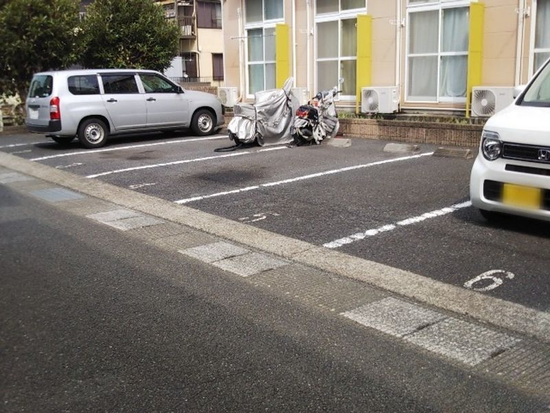 レオパレスクレール 駐車場
