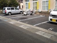 レオパレスクレール 駐車場