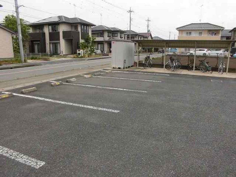 レオパレスＫＡＭＩＮＯＫＡＷＡ 駐車場