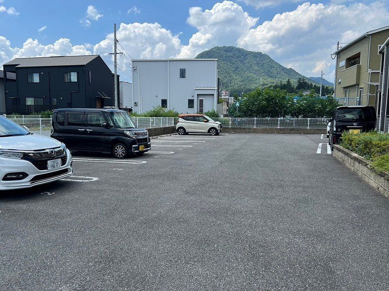 レオネクストグレイス　Ｋ 駐車場