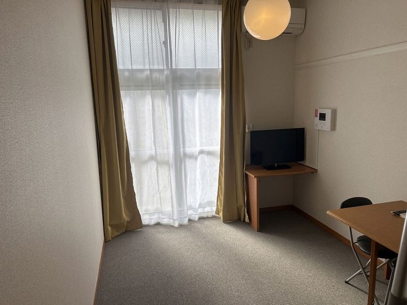 レオパレスタナべ 居間