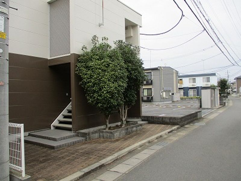 レオパレス本丸 エントランス
