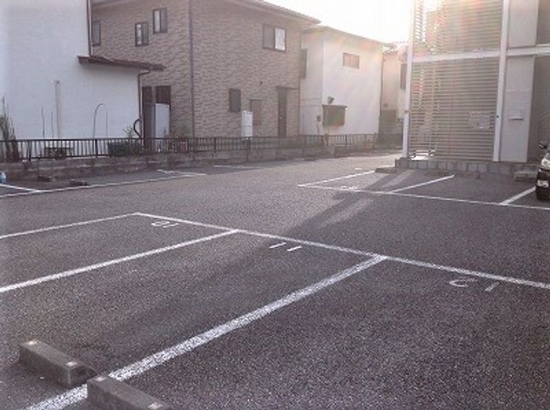 レオパレス錦 駐車場