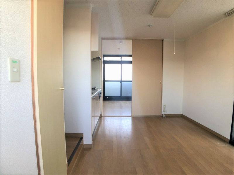 レオパレス新富士 居間