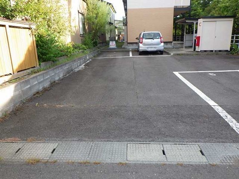 レオパレスＶｉｖｒｅ 駐車場