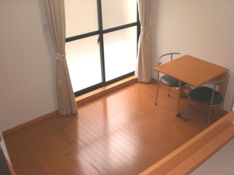 レオパレスジュネス 居間