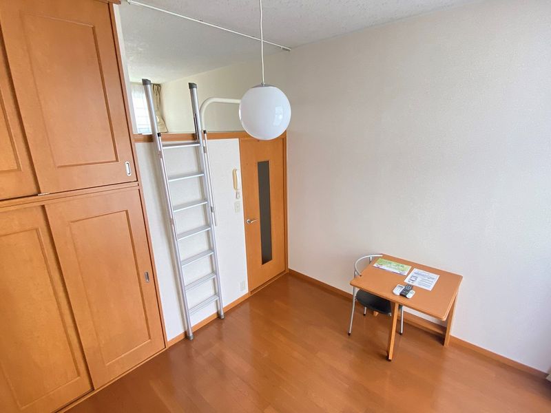 レオパレスＣＥＤＡＲ 居間