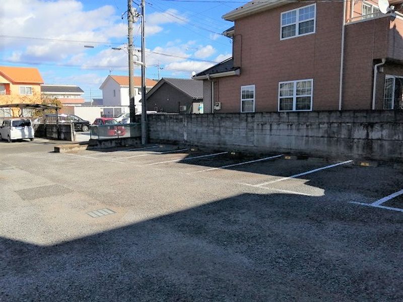 レオパレスキャッスルアサヒ 駐車場