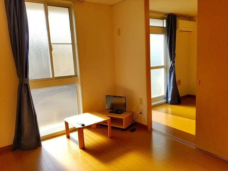 レオパレスネクスト 居間