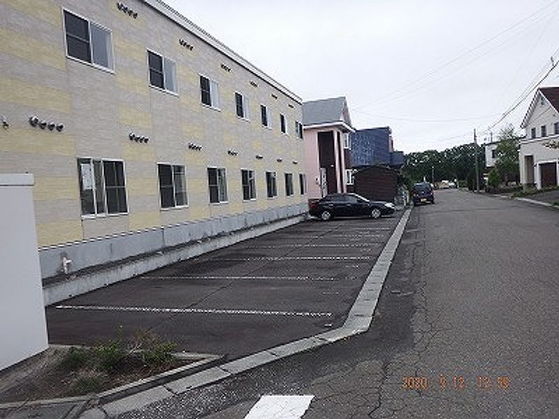 レオパレスオーキッドⅢ 駐車場