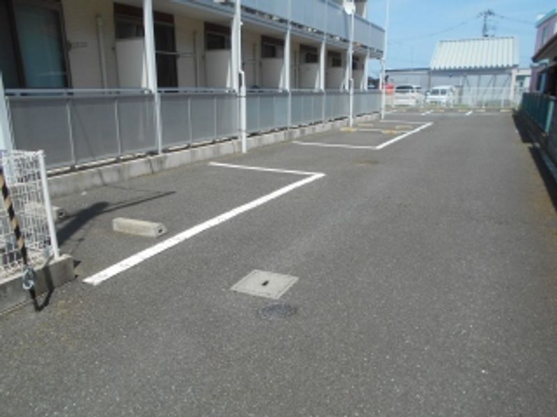 レオネクスト東矢本 駐車場