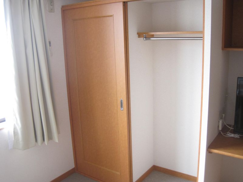 レオパレス稲荷 収納