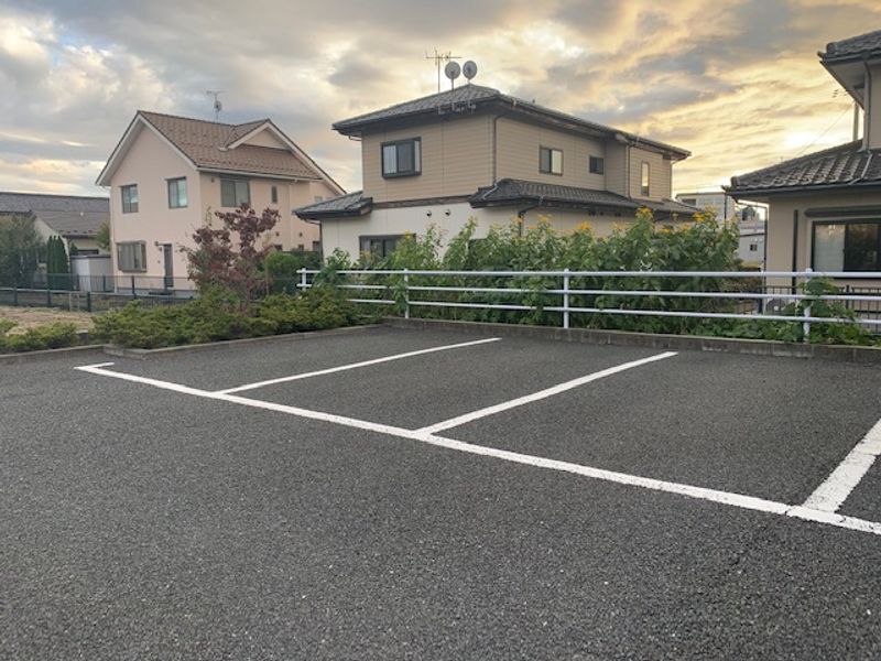 レオパレスＬＯＶＥ＆ＰＥＡＣＥ 駐車場