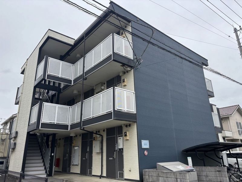 レオパレスあいりす 外観