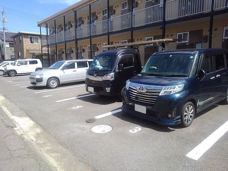 レオパレスサンポート 駐車場