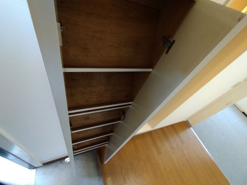 レオパレスみらい 玄関