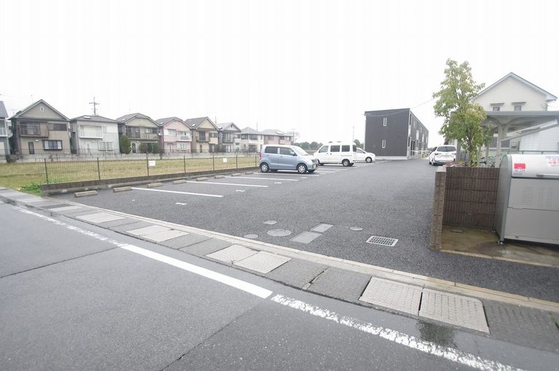 レオネクストＨｏｎｅｙｌａｋｅ 駐車場