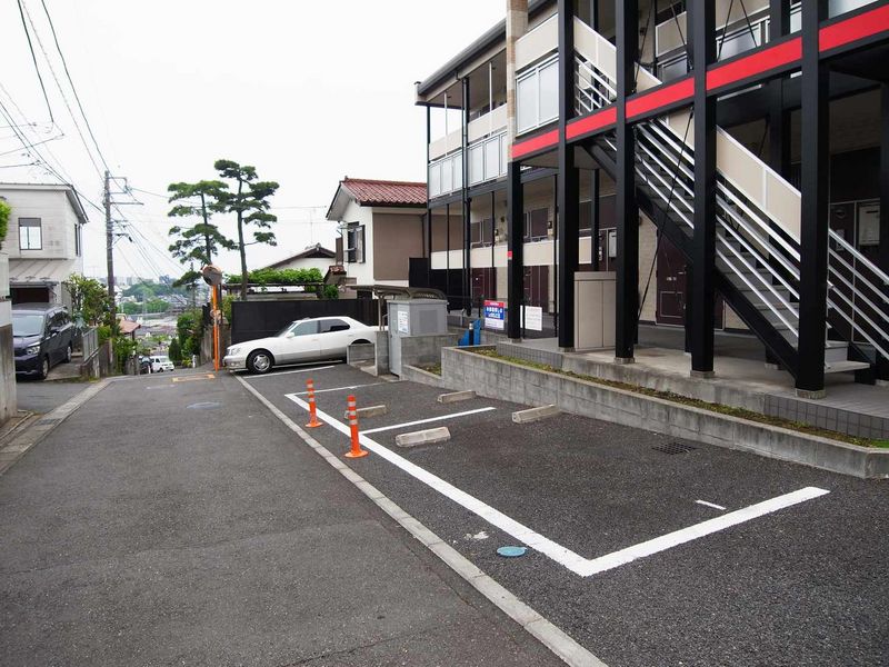 レオパレスサンスーシー白旗 駐車場