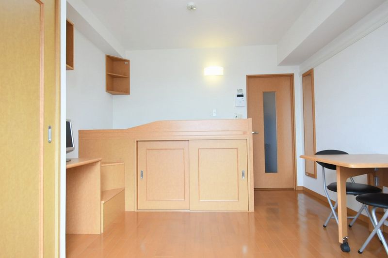 レオパレスＦｌａｔ新栄 居間