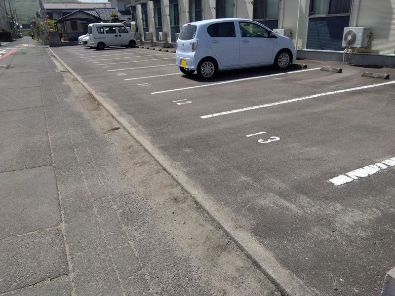 レオネクストグロワール 駐車場
