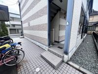 レオパレス老松町 エントランス