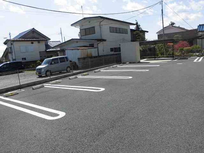 レオネクスト陽菜ハイツⅡ 駐車場