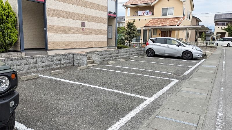 レオパレス大地Ⅱ 駐車場