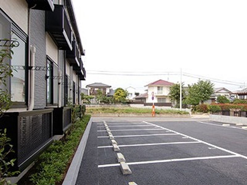 レオパレスＲＯＳＥ　ＢＥＬＬ 駐車場