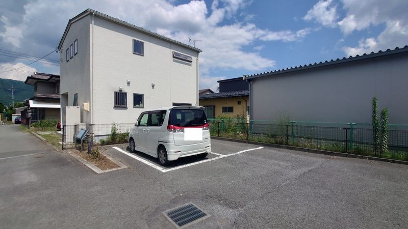 レオパレスＫ＆Ｙ 駐車場