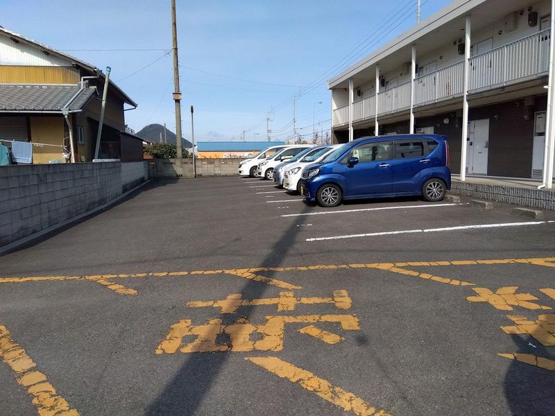 レオパレスＣｏｚｙ　ｃｏｕｒｔ 駐車場