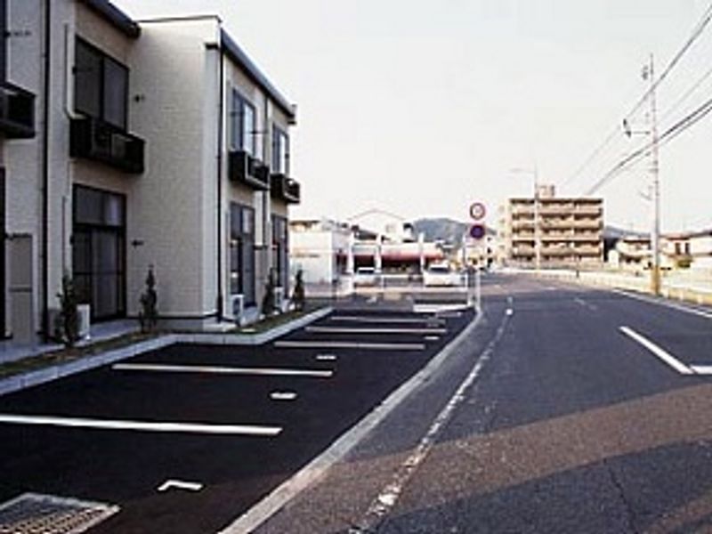 レオパレスソングポート 駐車場
